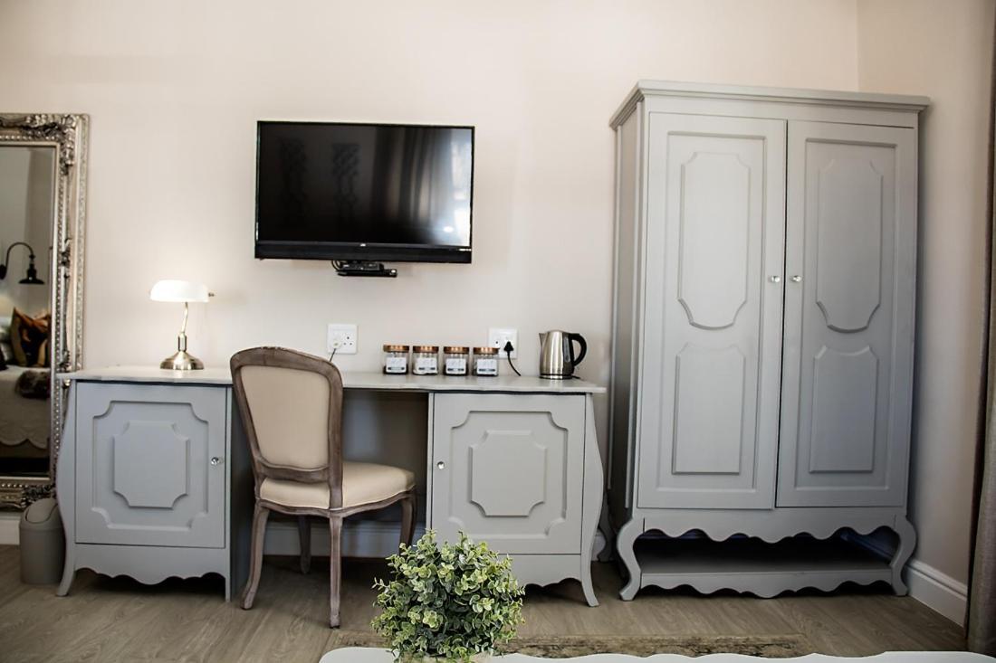 French Karoo Guesthouse Beaufort West Bagian luar foto