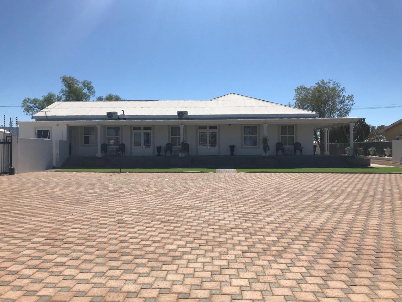 French Karoo Guesthouse Beaufort West Bagian luar foto